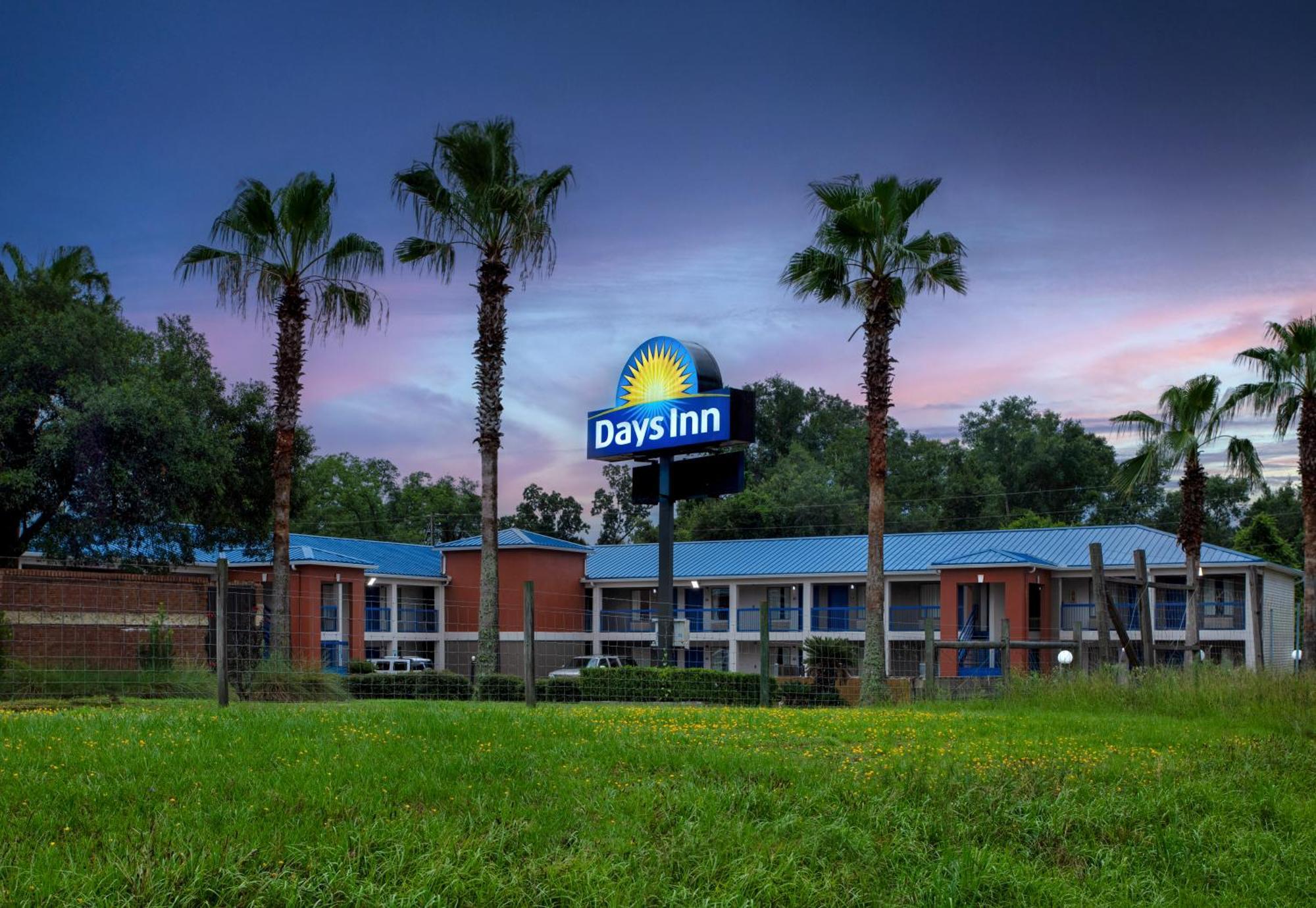 Days Inn By Wyndham Чипли Екстериор снимка