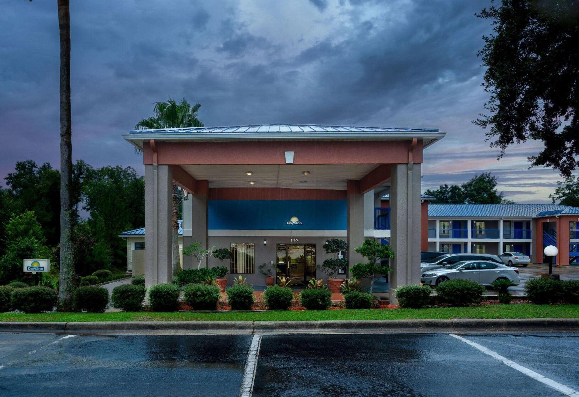 Days Inn By Wyndham Чипли Екстериор снимка